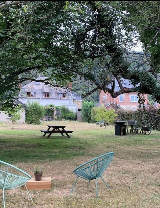 Gite: A La Courbe Du Fleuve Godinne Exterior photo