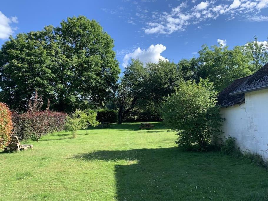 Gite: A La Courbe Du Fleuve Godinne Exterior photo