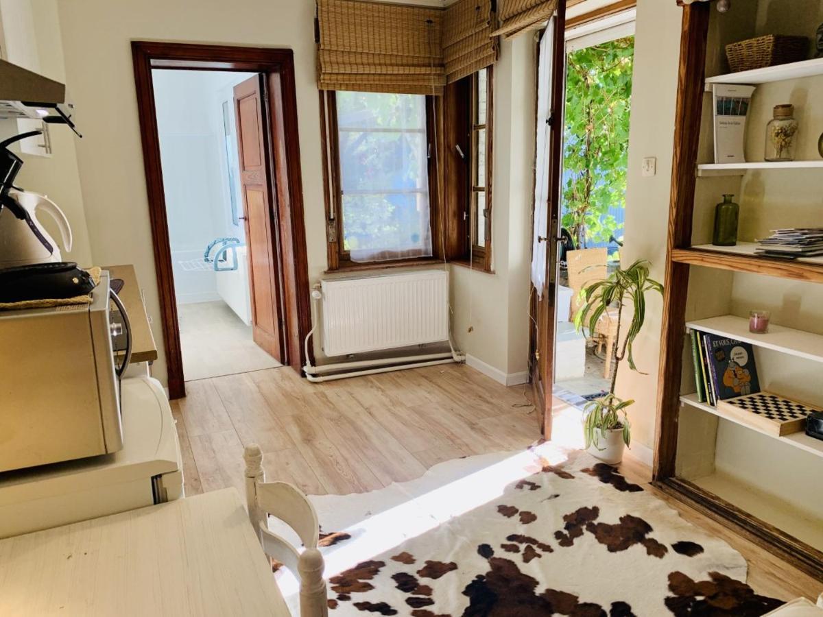Gite: A La Courbe Du Fleuve Godinne Exterior photo